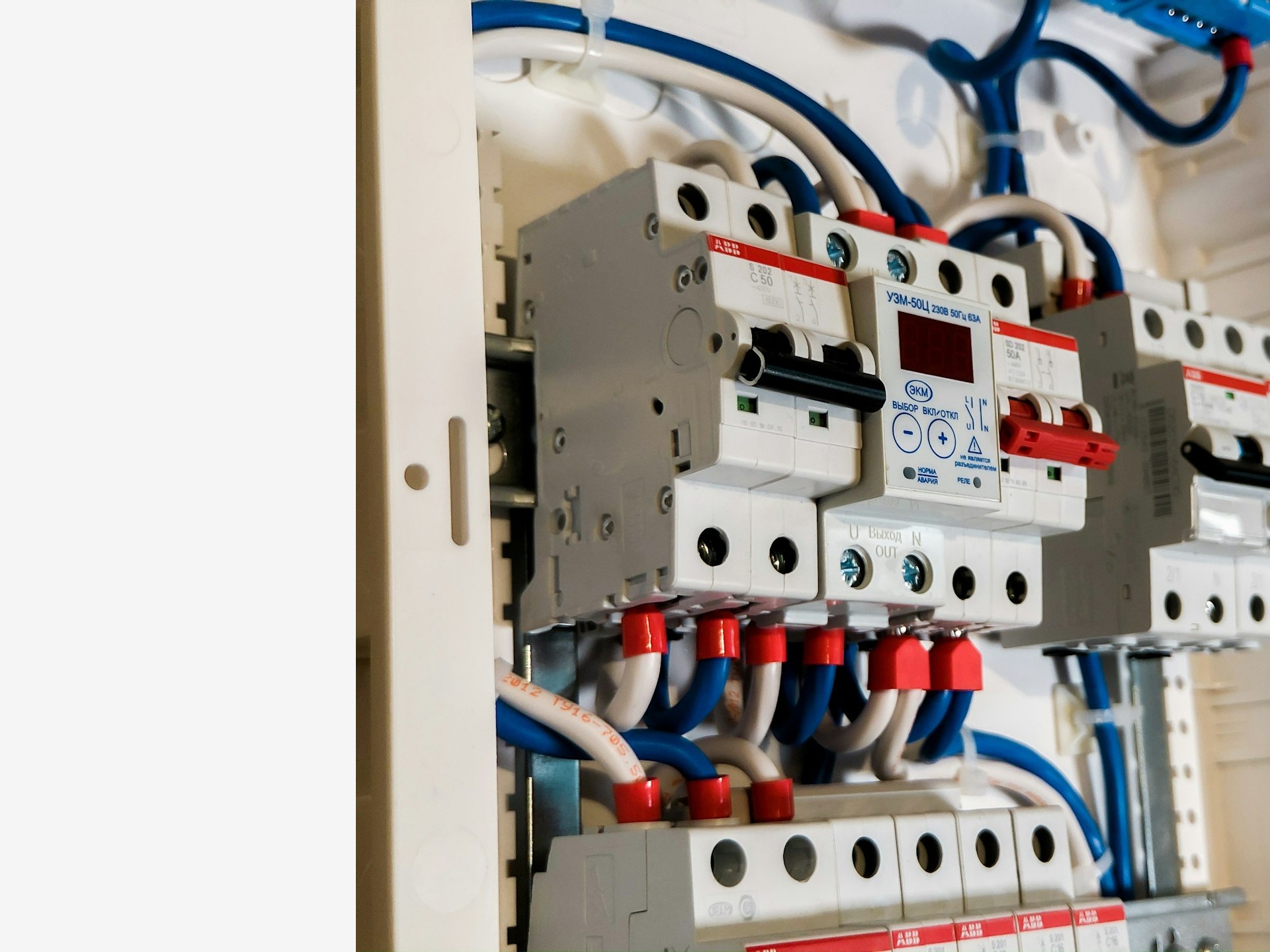 Profesyonel elektrik panosu ve sigortalar